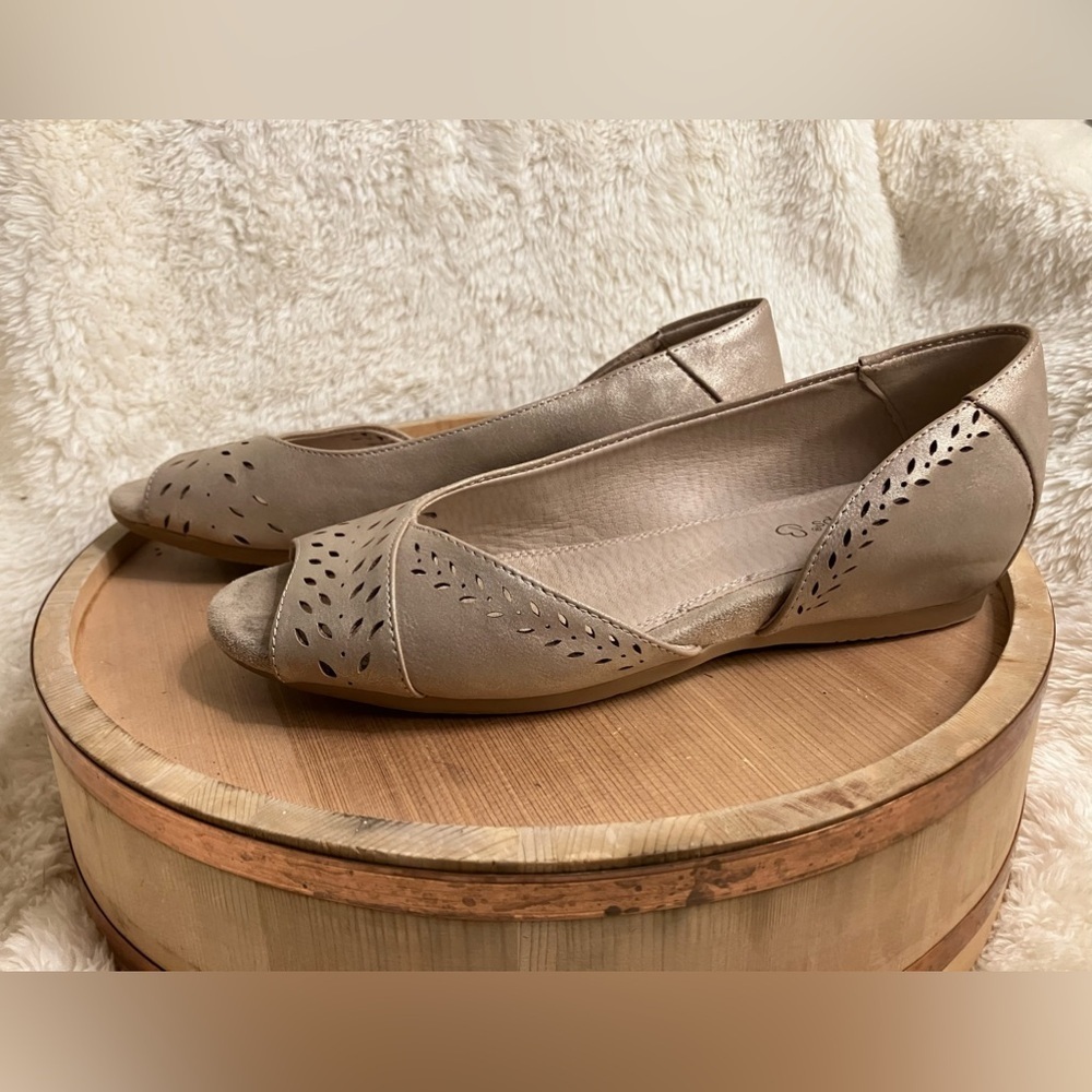 EUC Bear Traps Macayla Flats Peep Toe Slip-on Sz 8 - Picture 3 of 6